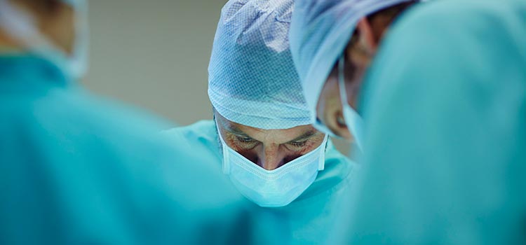 Abordagens Minimamente Invasivas em Cirurgias do Pé e Tornozelo: Analise  das Técnicas Cirúrgicas