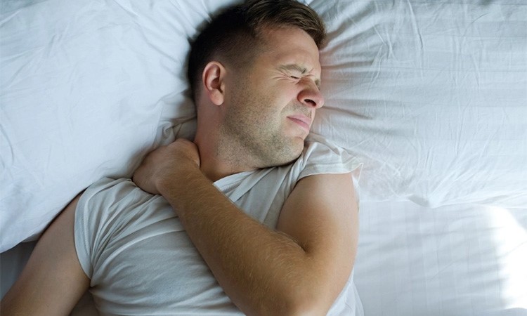 ombro dolorido ao dormir causas comuns e como aliviar